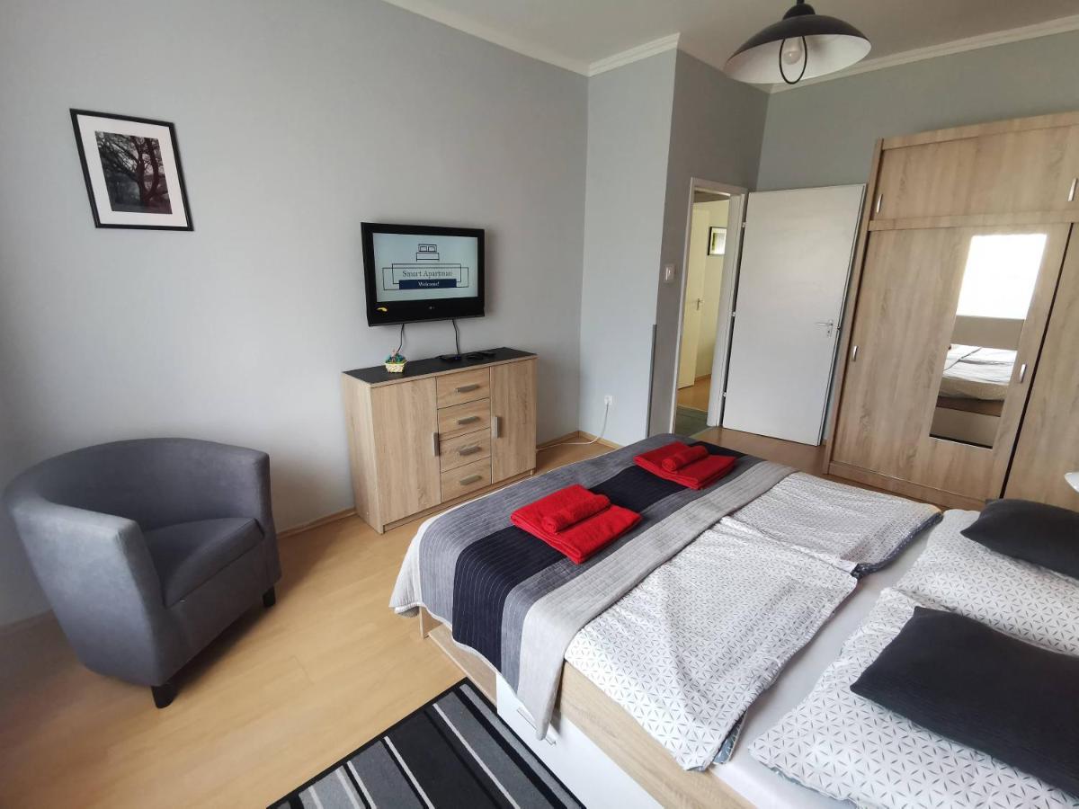 Smart Szallas Apartman Мішкольц Екстер'єр фото