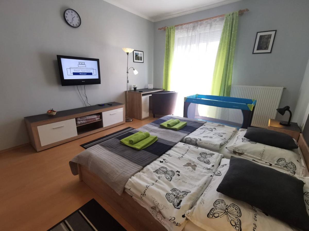 Smart Szallas Apartman Мішкольц Екстер'єр фото